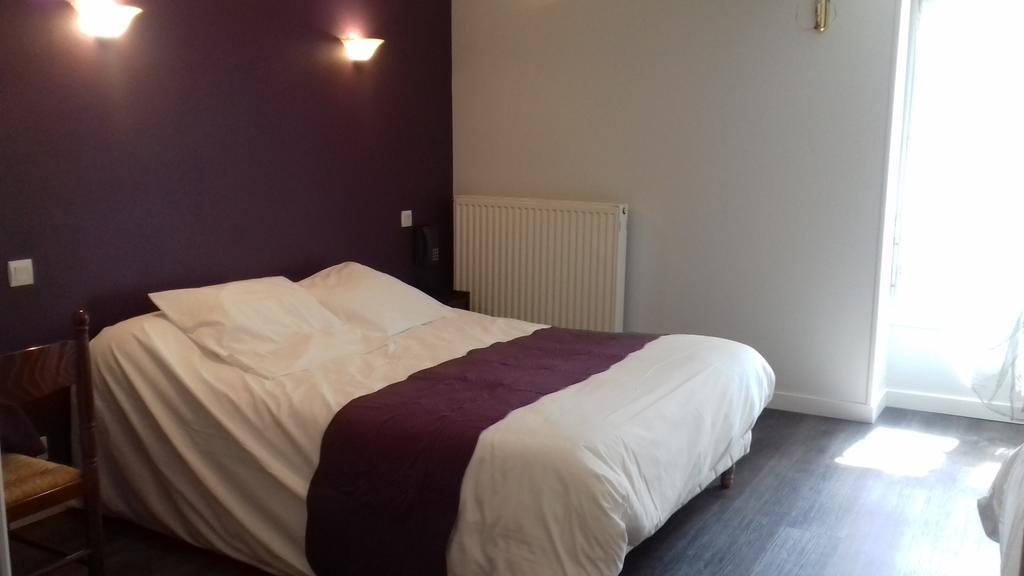 Logis Hotel Restaurant Auberge De La Cloche Le Theil-sur-Huisne Luaran gambar