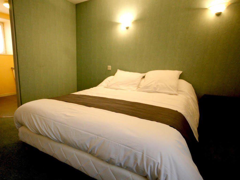 Logis Hotel Restaurant Auberge De La Cloche Le Theil-sur-Huisne Luaran gambar