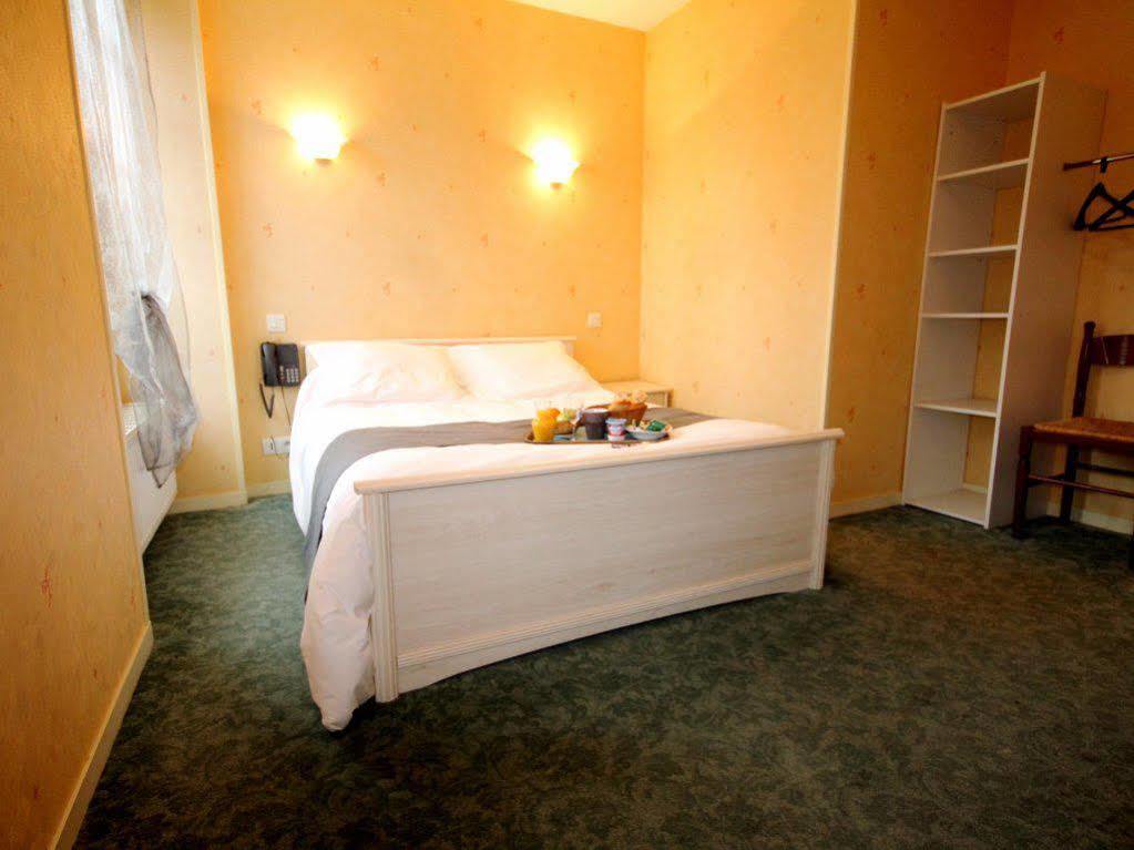Logis Hotel Restaurant Auberge De La Cloche Le Theil-sur-Huisne Luaran gambar